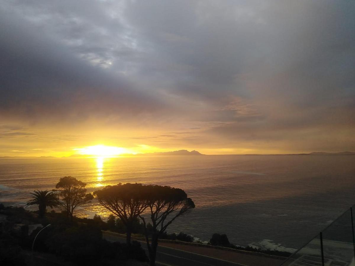 Oceana Palms Luxury Guest House Gordonʼs Bay Exterior foto